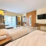 Pyr & Pool Private Lägenhet *