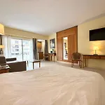 Pyr & Pool Private Lägenhet