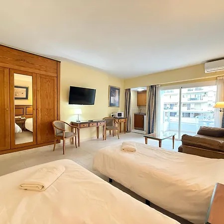 דירה Pyr & Pool Private