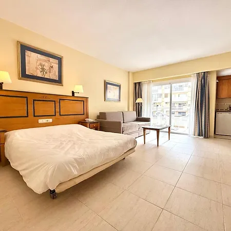 Lägenhet Pyr & Pool Private