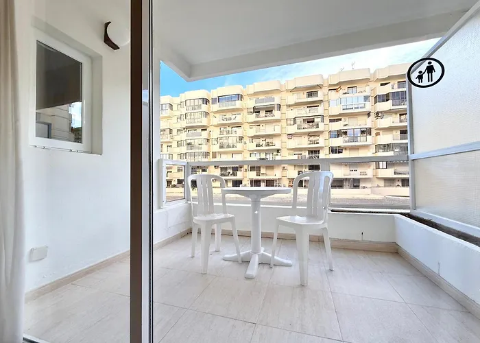 Lägenhet Pyr & Pool Private