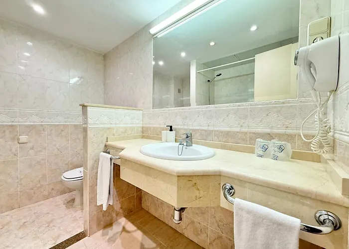 Pyr & Pool Private דירה *