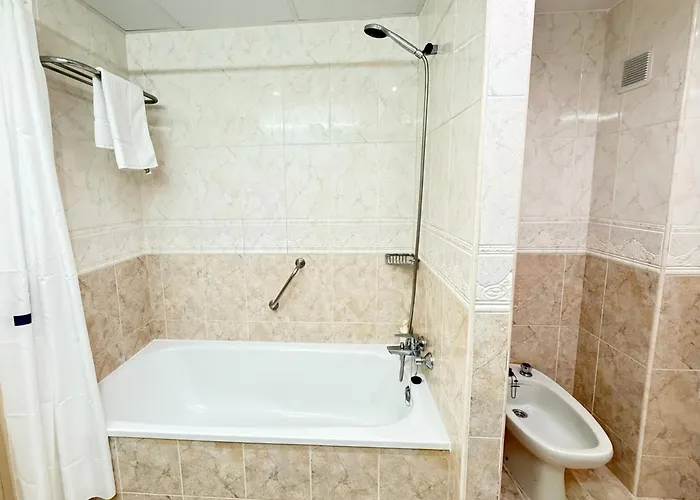 Pyr & Pool Private דירה פואנגירולה