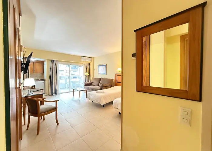 Pyr & Pool Private Lägenhet *