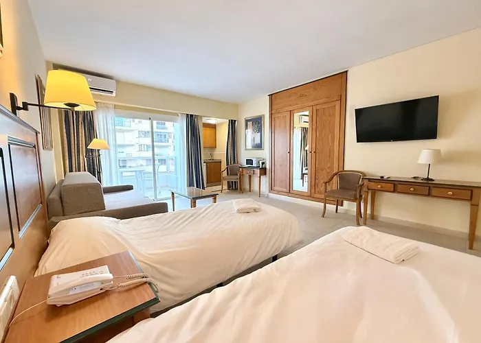 Pyr & Pool Private דירה *