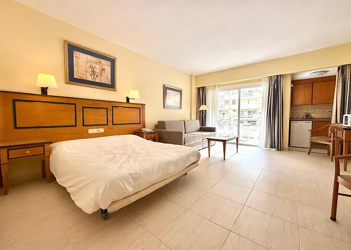 Lägenhet Pyr & Pool Private