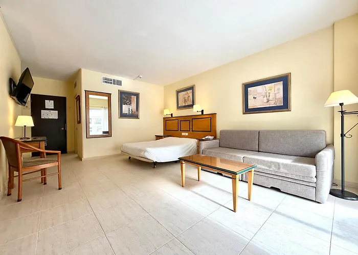 Pyr & Pool Private דירה פואנגירולה